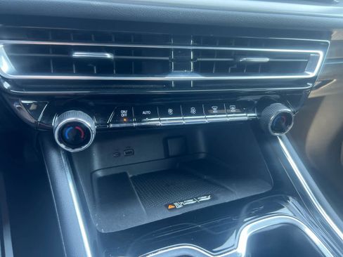 Used 2025 Chevrolet Traverse LT image 22