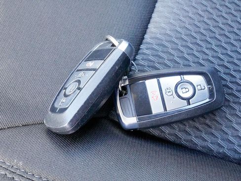 Used 2024 Ford Explorer XLT AWD/4WD image 21