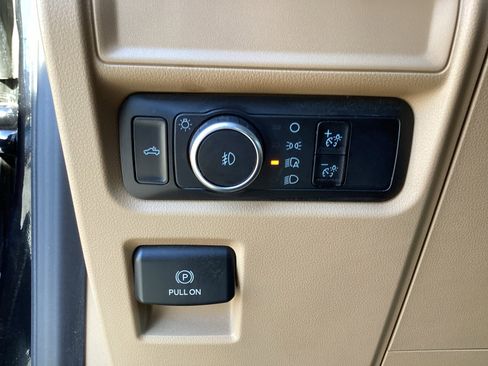 Used 2023 Ford F150 XLT image 28