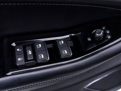 Used 2023 Jeep Grand Cherokee Overland AWD/4WD image 18