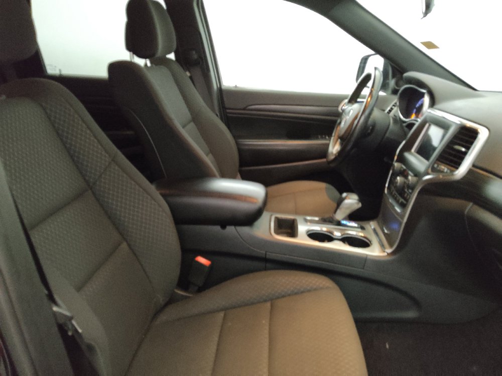 Used 2019 Jeep Grand Cherokee Laredo AWD/4WD image 21