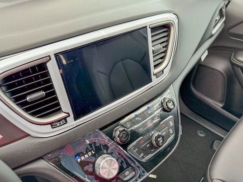 New 2026 Chrysler Voyager LX FWD image 18
