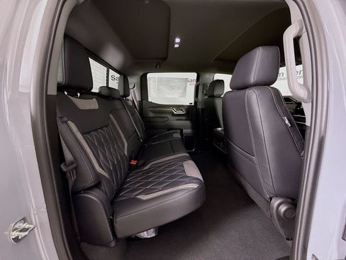 New 2025 Chevrolet Silverado 1500 RST AWD/4WD image 30