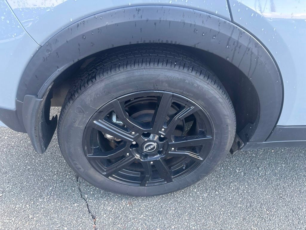 Used 2023 Nissan Kicks SR w/ SR Premium Package FWD image 9