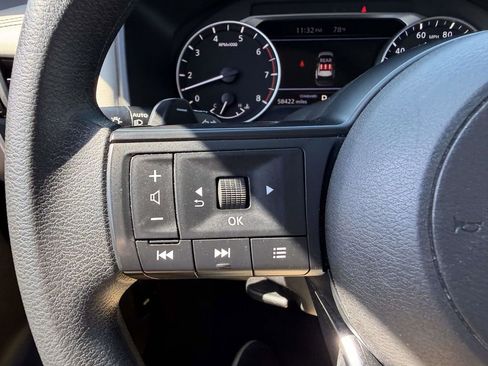 Used 2024 Nissan Rogue SV FWD image 33