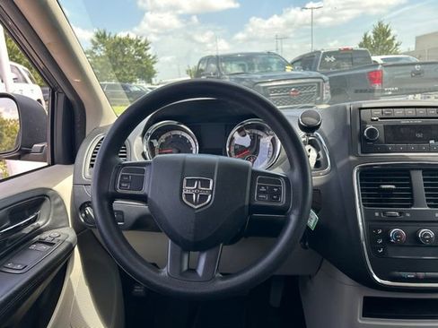 Used 2016 Dodge Grand Caravan American Value Package FWD image 20