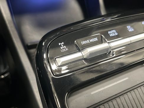 Used 2025 Hyundai Tucson Limited AWD/4WD image 33