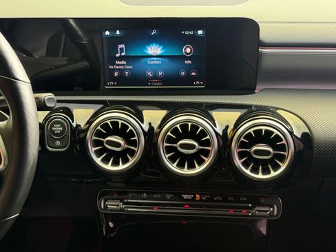 Used 2021 Mercedes-Benz CLA 250 4MATIC image 15