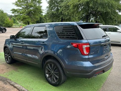 Used 2018 Ford Explorer XLT w/ Equipment Group 202A AWD/4WD image 4