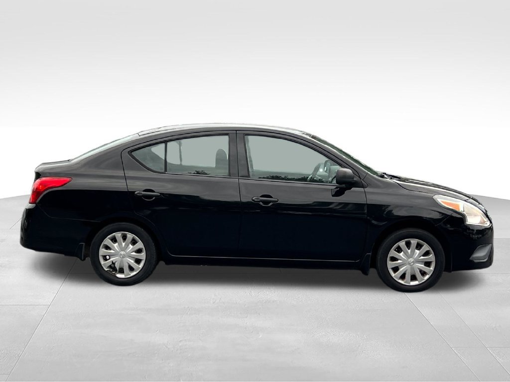 Used 2015 Nissan Versa S FWD image 4