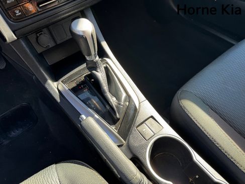 Used 2019 Toyota Corolla LE image 21