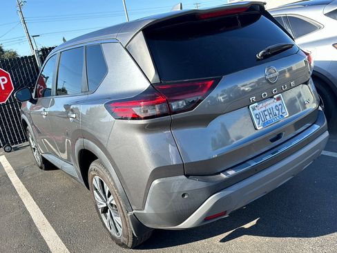 Used 2022 Nissan Rogue SV FWD image 8
