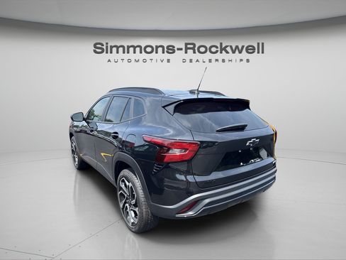 Used 2024 Chevrolet Trax RS w/ Driver Confidence Package FWD image 3