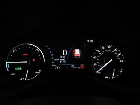 Used 2025 Toyota Sienna XLE FWD image 2