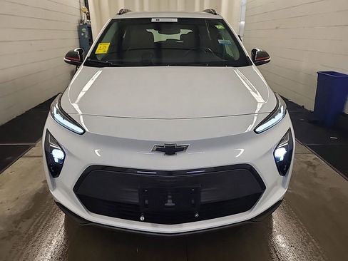 Used 2023 Chevrolet Bolt EUV LT w/ Convenience Package FWD image 2
