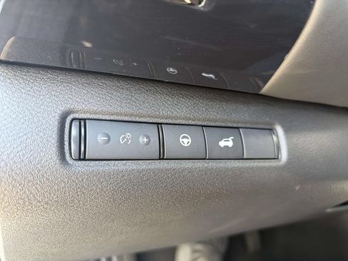 Used 2026 Nissan Pathfinder SV FWD image 27