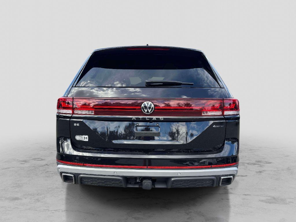 Used 2024 Volkswagen Atlas Peak Edition SE AWD/4WD image 4