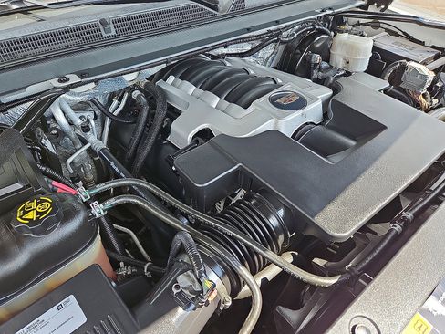 Used 2016 Cadillac Escalade Luxury image 30