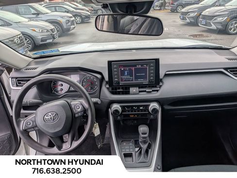 Used 2021 Toyota RAV4 LE image 6