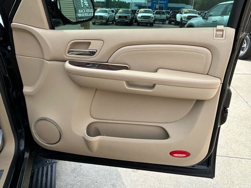Used 2009 Cadillac Escalade AWD image 17