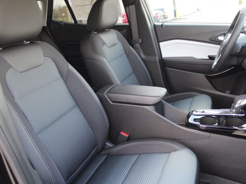 New 2026 Chevrolet Trax LT w/ Driver Confidence Package image 15