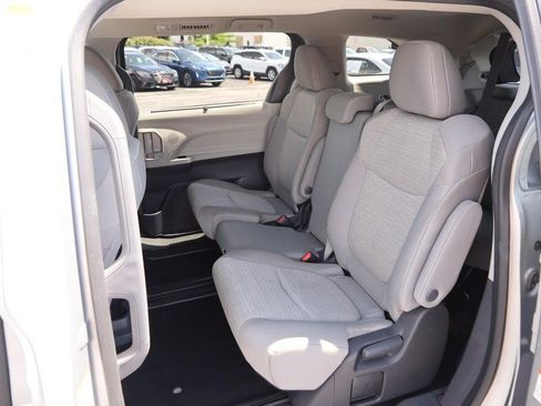 Used 2024 Toyota Sienna LE FWD image 9