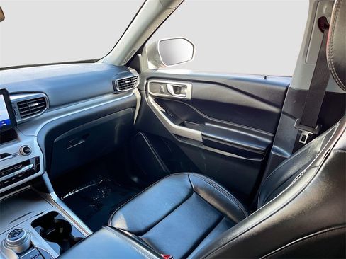 Used 2022 Ford Explorer XLT w/ Equipment Group 202A image 22