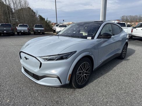 Used 2025 Ford Mustang Mach-E Premium image 3