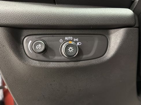 Used 2018 Buick Regal Preferred FWD image 21