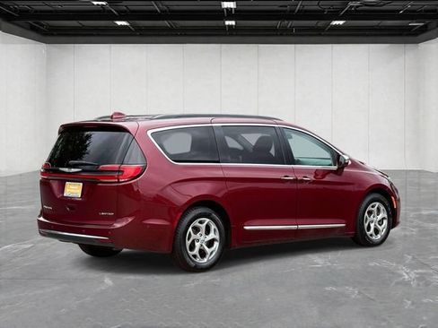 Used 2022 Chrysler Pacifica Limited FWD image 5