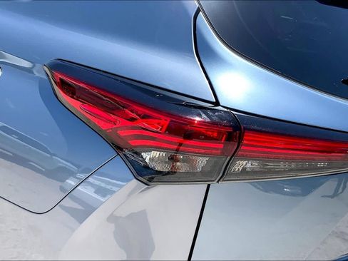 Used 2021 Toyota Highlander Platinum AWD/4WD image 29