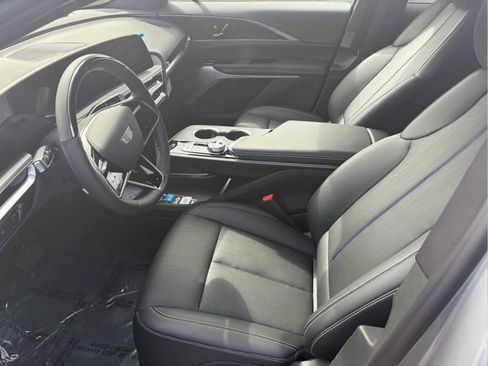 Used 2026 Cadillac Lyriq Premium Luxury AWD/4WD image 9