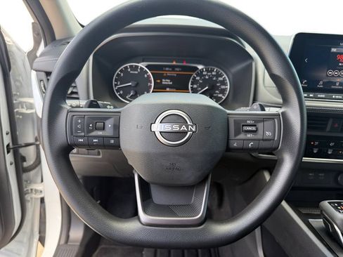 Used 2025 Nissan Rogue S FWD image 13