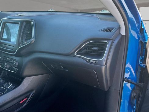 Used 2019 Jeep Cherokee Trailhawk image 17