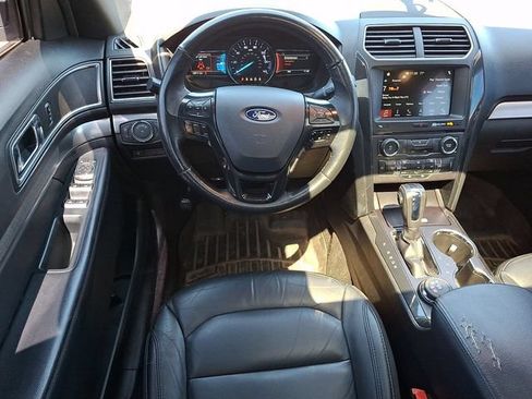 Used 2018 Ford Explorer XLT w/ Equipment Group 202A AWD/4WD image 11
