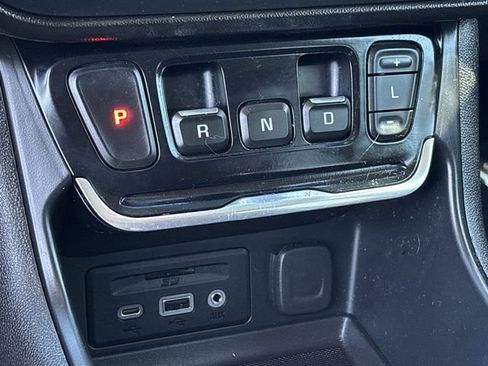 Used 2021 GMC Terrain SLT image 16