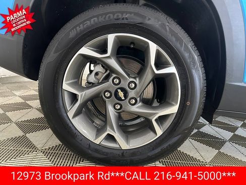 Used 2025 Chevrolet Trax LT FWD image 27