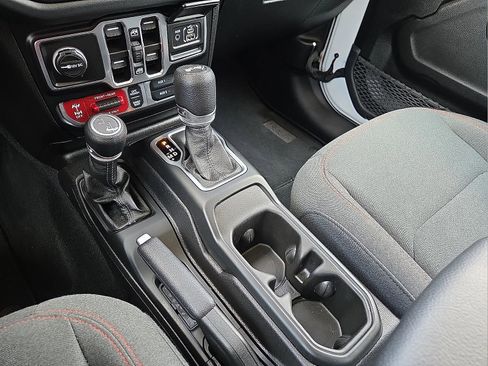 Used 2026 Jeep Wrangler Unlimited Rubicon AWD/4WD image 25