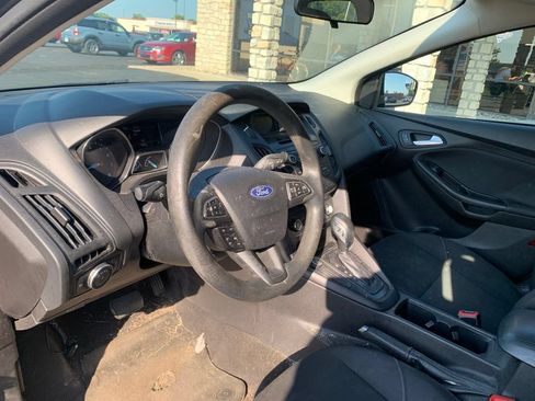 Used 2017 Ford Focus SE FWD image 23