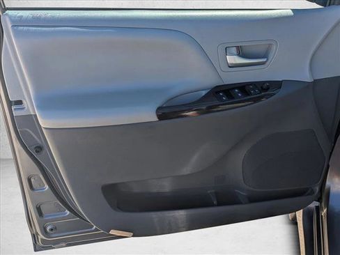 Used 2020 Toyota Sienna XLE Premium image 13