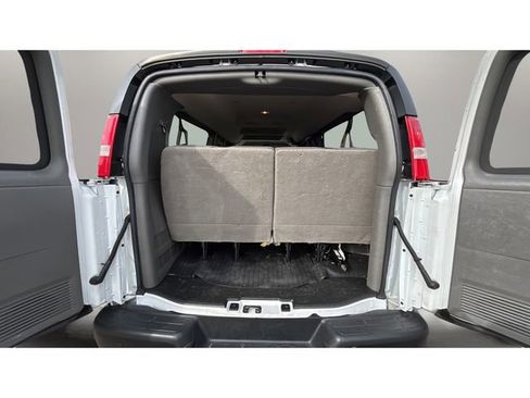 Used 2022 Chevrolet Express 3500 LS image 29
