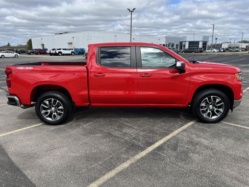 Used 2022 Chevrolet Silverado 1500 LT AWD/4WD image 7