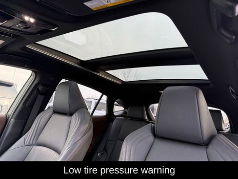 Used 2022 Toyota Venza Limited w/ Advanced Technology Package image 7