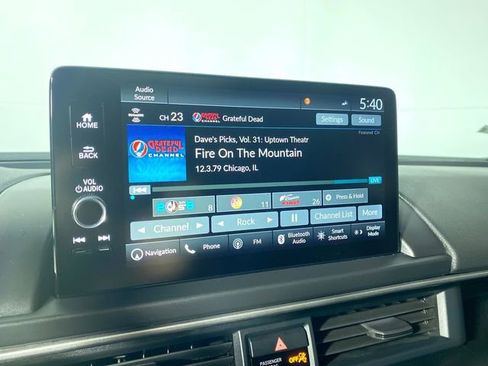 Used 2024 Honda Pilot Touring image 6