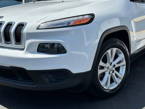 Used 2015 Jeep Cherokee Sport image 5