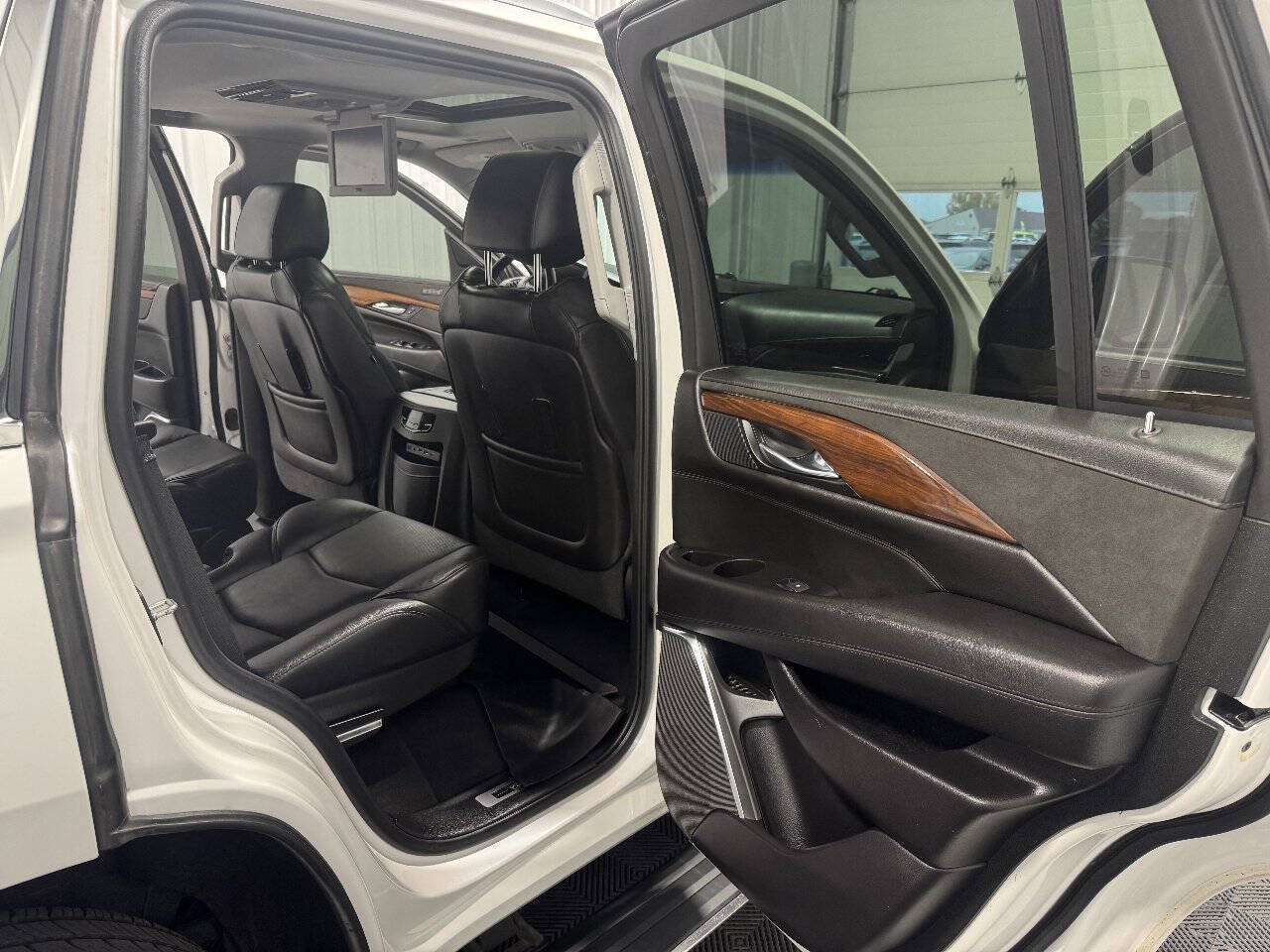Used 2019 Cadillac Escalade Premium Luxury AWD/4WD image 31