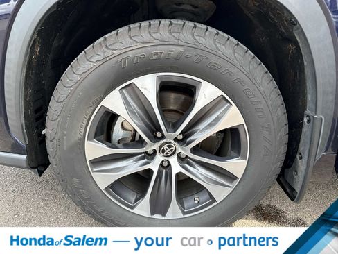 Used 2020 Toyota Highlander XLE image 8