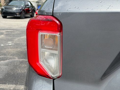 Used 2021 Ford Explorer XLT RWD image 10