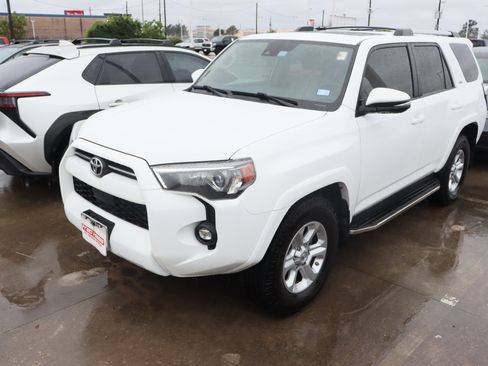 Used 2021 Toyota 4Runner SR5 Premium w/ Moonroof Package RWD image 6