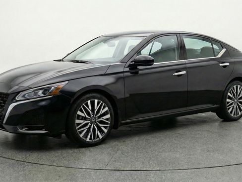 Used 2025 Nissan Altima 2.5 SV image 3